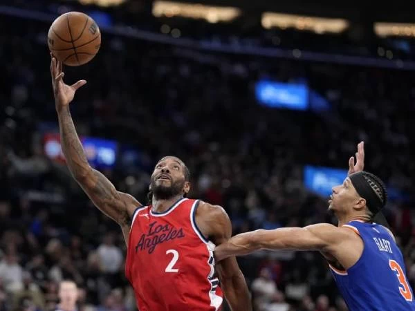 James Harden mencetak 27 poin dan Kawhi Leonard menambahkan 20 poin saat Los Angeles Clippers menang beruntun untuk pertama kalinya dalam hampir satu bulan terakhir, 105-95 atas New York Knicks pada Jumat (7/3) malam di Inglewood, Calif.