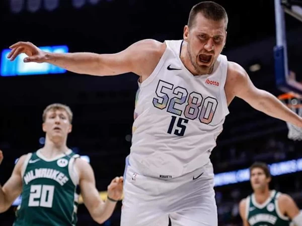 Pada Rabu malam, Nikola Jokic kembali ke starting line up setelah absen dalam lima pertandingan berturut-turut. Denver Nuggets mengalahkan Milwaukee Bucks (di kandang) dengan skor 127-117.