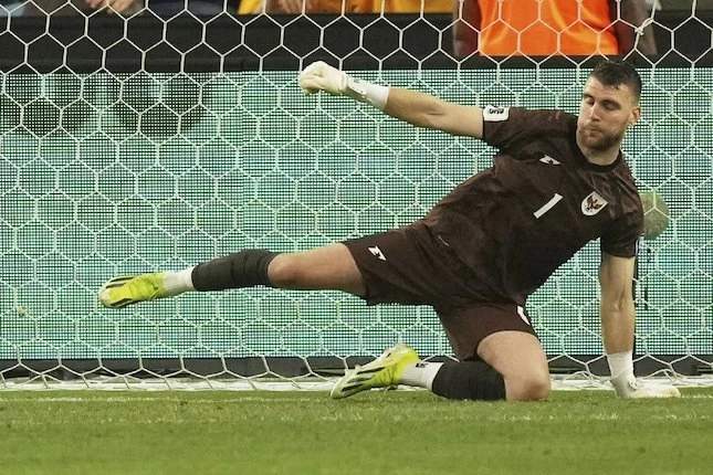 Kiper Legendaris Timnas Indonesia Sentil Maarten Paes Soal Kartu Kuning Lawan Bahrain: Sembrono!