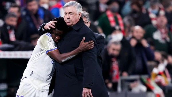 Ancelotti Menanggapi Performa Lesu Vinicius di Timnas Brasil: Dia Sedang Terbebani Tekanan.