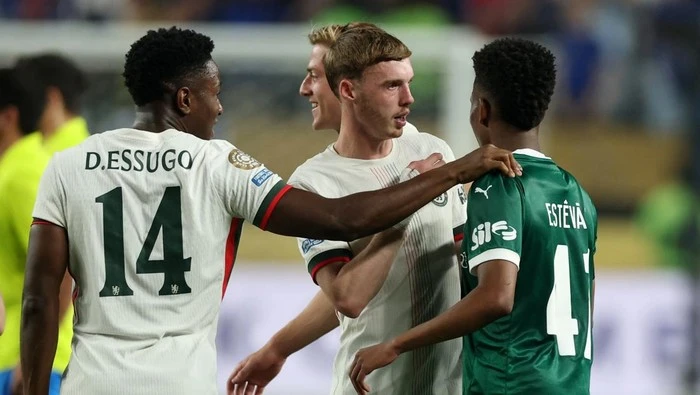 Cole Palmer Ajak Ngobrol Estevao, tapi...