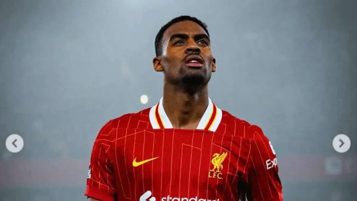 Gravenberch Disiapkan Jadi Bek Darurat Liverpool