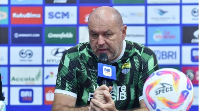 Enam Pemain Timnas Indonesia Tak Hadir di Latihan Persib, Bojan Hodak Buka Suara.